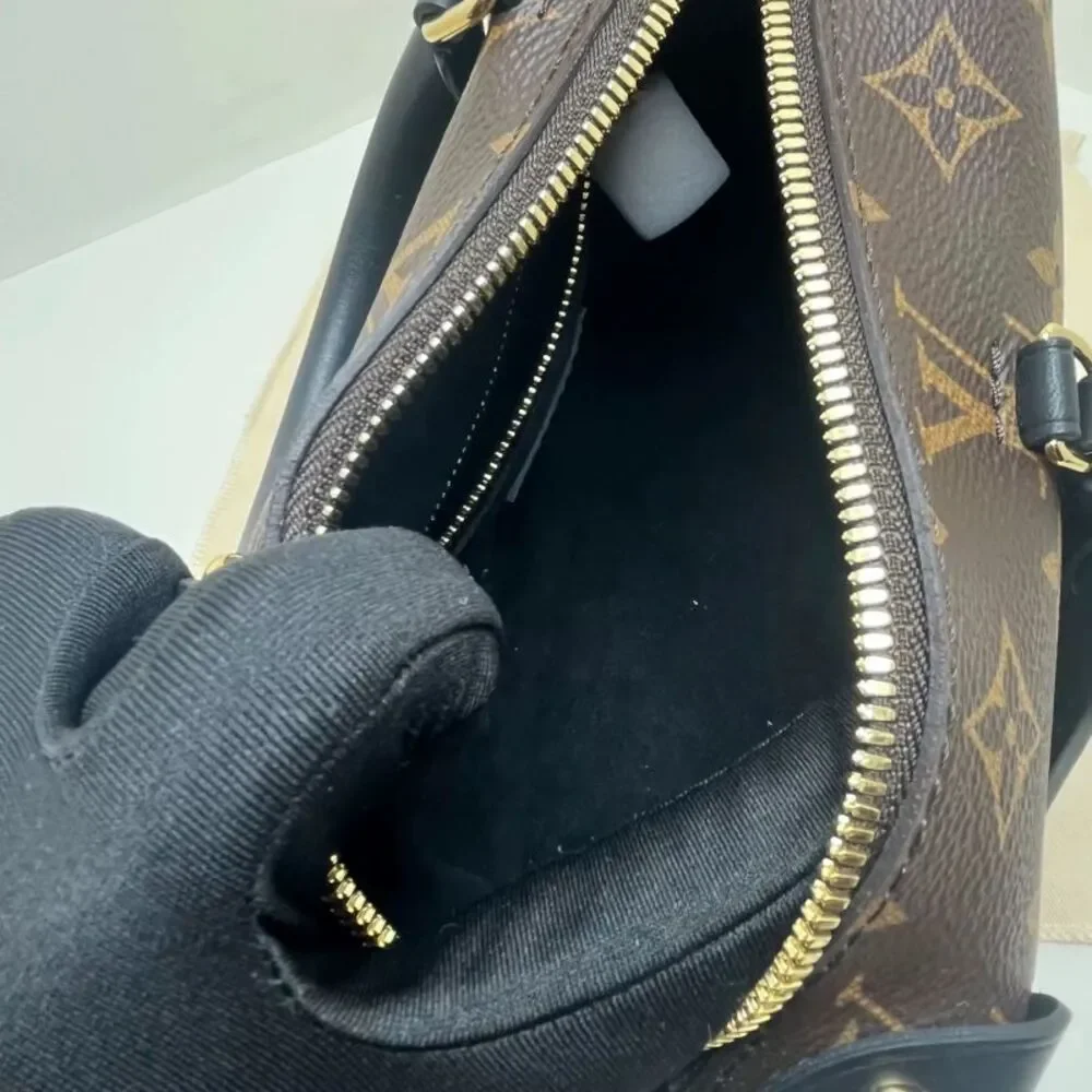 Louis Vuitton Women Pre-Loved Bag Brand New Condition